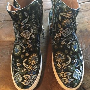 Ladies Gentle Souls by Kenneth Cole